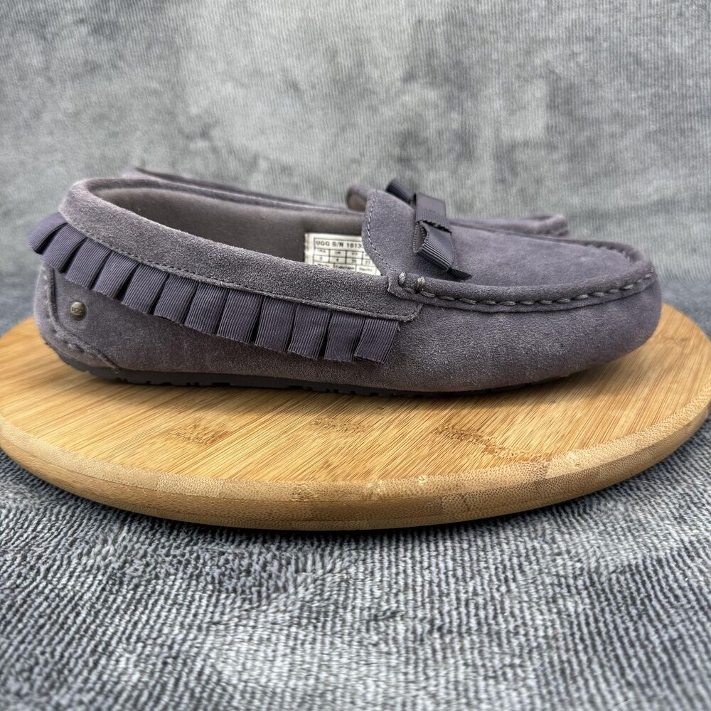 UGG Shoes Womens Size 5 Gray Suede Moccasin Slippers Bow Shearling Lined 1013300
